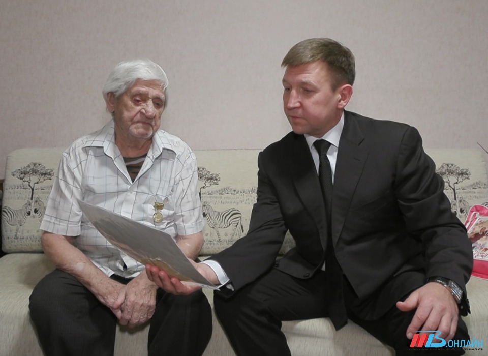 Житель южного района Волгограда получил статус «Житель осаждённого Сталинграда»